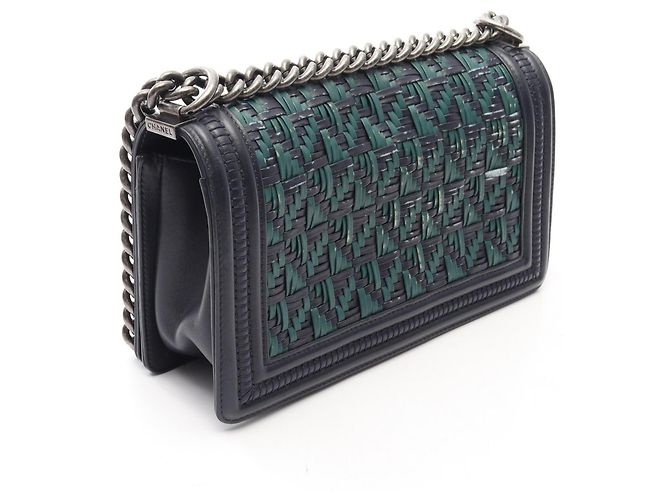 Borsa a tracolla Chanel Boy in pelle intrecciata Verde Blu navy - vista 2