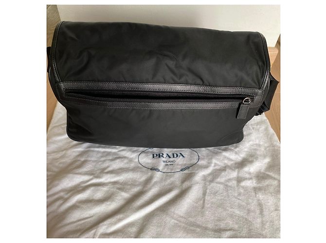 Saffiano Sacca da viaggio Prada V50 Nylon Nero con Tracolla - vista 17