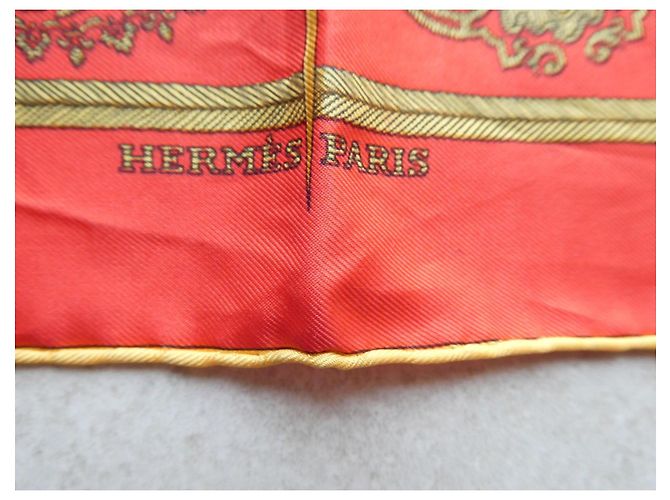 Hermès Gavroche 45 Foulard in Seta "Les Armes de Paris" Rosso e Oro D'oro - vista 2