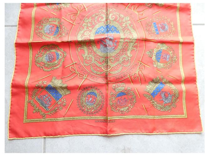 Hermès Gavroche 45 Foulard in Seta "Les Armes de Paris" Rosso e Oro D'oro - vista 7