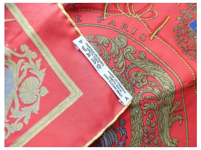 Hermès Gavroche 45 Foulard in Seta "Les Armes de Paris" Rosso e Oro D'oro - vista 8