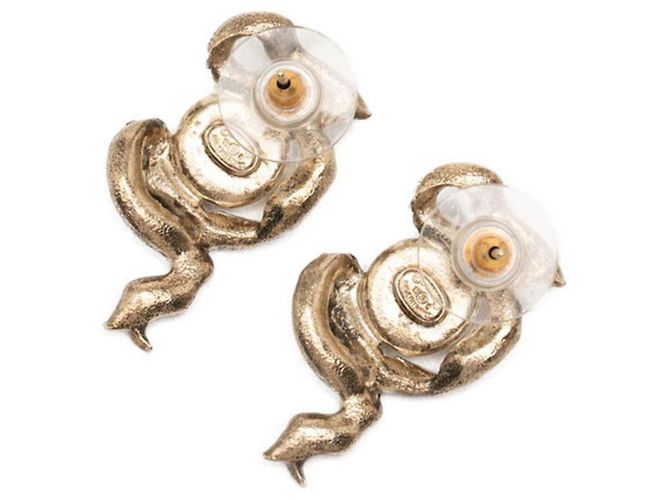 Brincos de botão com motivo de fita Chanel Coco Mark Dourado - vista 2
