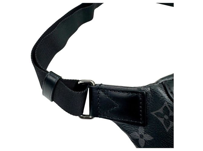 Louis Vuitton Discovery Bumbag PM M46035 Marrone Nero - vista 7