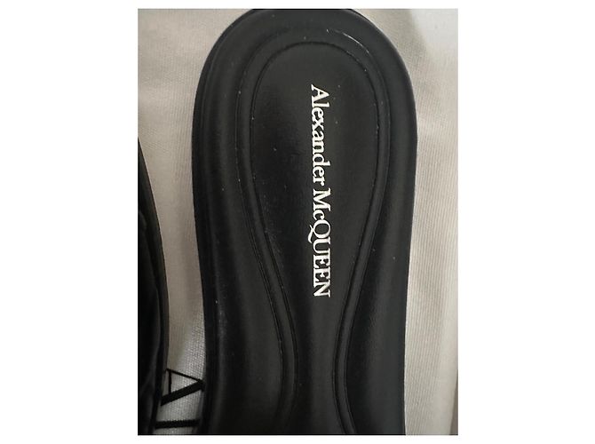 Sandali piatti Alexander McQueen in pelle nera Nero - vista 2