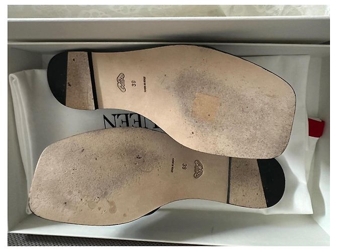 Sandali piatti Alexander McQueen in pelle nera Nero - vista 3