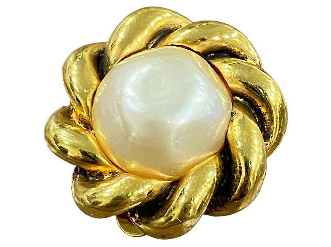 Timeless Orecchini Chanel Vintage Faux Pearl Clip On D'oro - vista 3