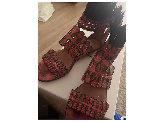 Sandali Alaïa in pelle rossa traforati con piume Nero Rosso - vista 11