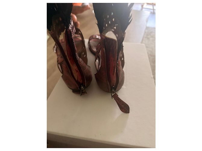 Sandali Alaïa in pelle rossa traforati con piume Nero Rosso - vista 13