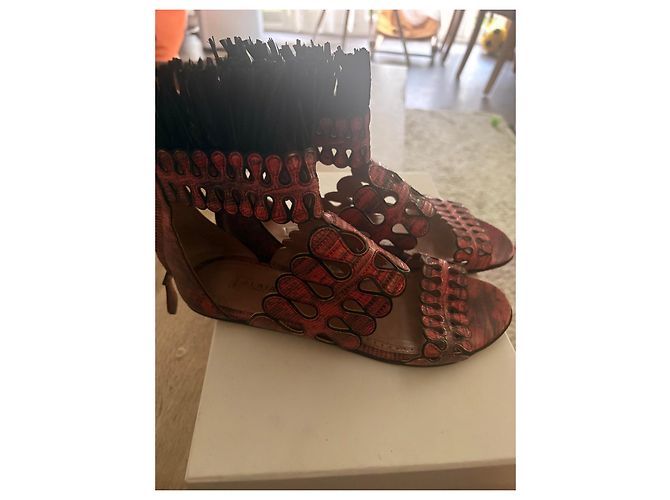 Sandali Alaïa in pelle rossa traforati con piume Nero Rosso - vista 14
