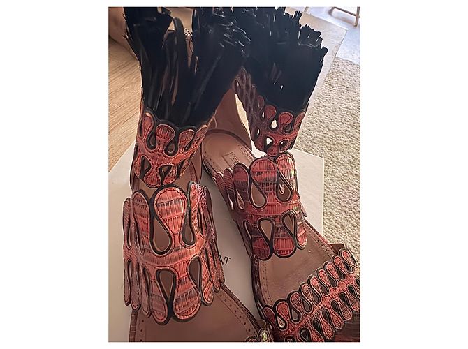 Sandali Alaïa in pelle rossa traforati con piume Nero Rosso - vista 2