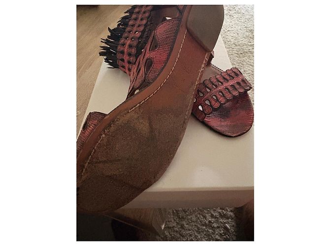 Sandali Alaïa in pelle rossa traforati con piume Nero Rosso - vista 5