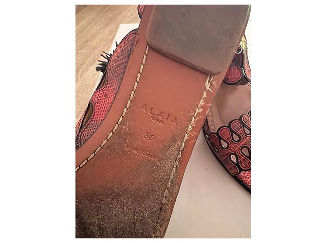 Sandali Alaïa in pelle rossa traforati con piume Nero Rosso - vista 6