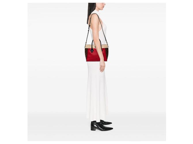 Twist Louis Vuitton Red Monogram On My Side MM Roja - vista 7