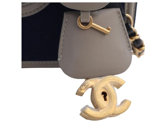 Vanity Pochette de toilette Chanel Blue Medium Tricolor Jersey CC Filigree Bleu Bleu Marine - vue 10