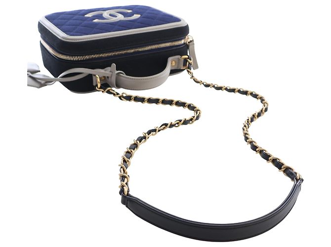 Vanity Pochette de toilette Chanel Blue Medium Tricolor Jersey CC Filigree Bleu Bleu Marine - vue 14