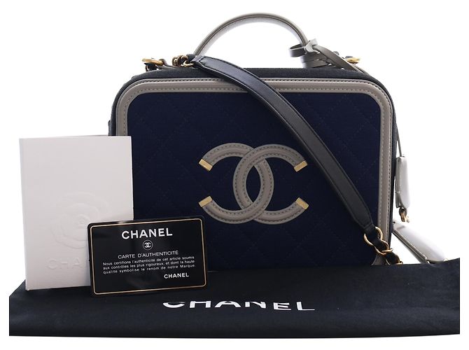Vanity Pochette de toilette Chanel Blue Medium Tricolor Jersey CC Filigree Bleu Bleu Marine - vue 15