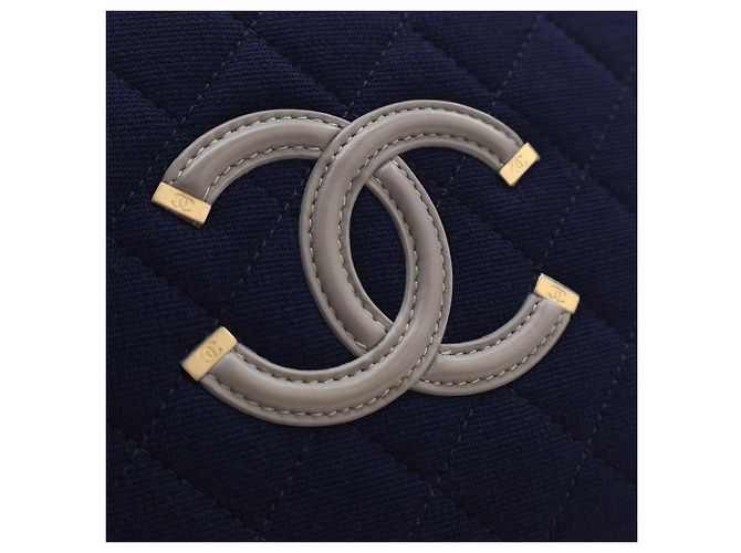 Vanity Pochette de toilette Chanel Blue Medium Tricolor Jersey CC Filigree Bleu Bleu Marine - vue 7