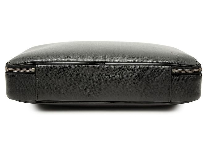 Louis Vuitton Black Taiga Porte Ordinateur Odessa Preto - vista 3