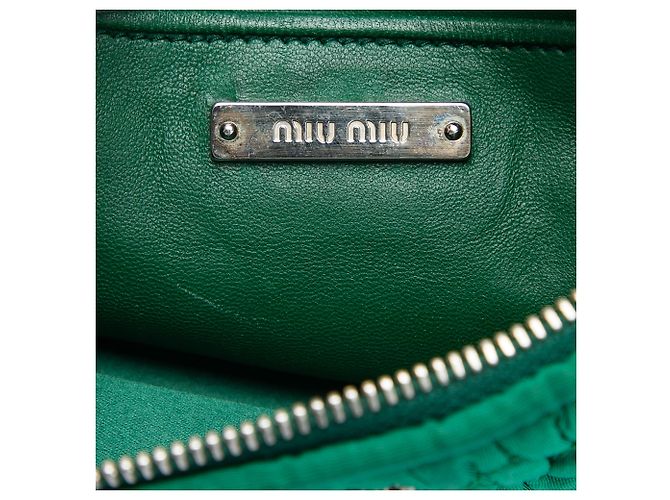 Miu Miu Matelassé Nylon Crossbody-Tasche in Grün mit Kristallkette - Ansicht 5