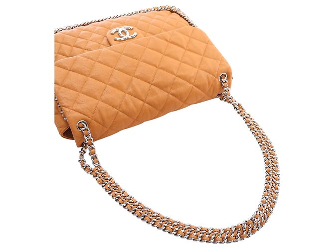 Chanel Maxi Quilted Washed Lambskin Marrone Chain Around Flap Cammello - vista 12