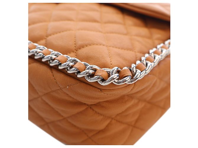 Chanel Maxi Quilted Washed Lambskin Marrone Chain Around Flap Cammello - vista 9