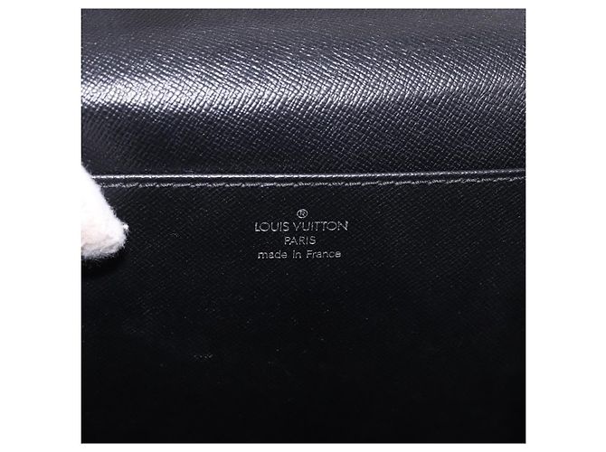 Louis Vuitton Serviette Moskova Taiga Leather Nero - vista 6