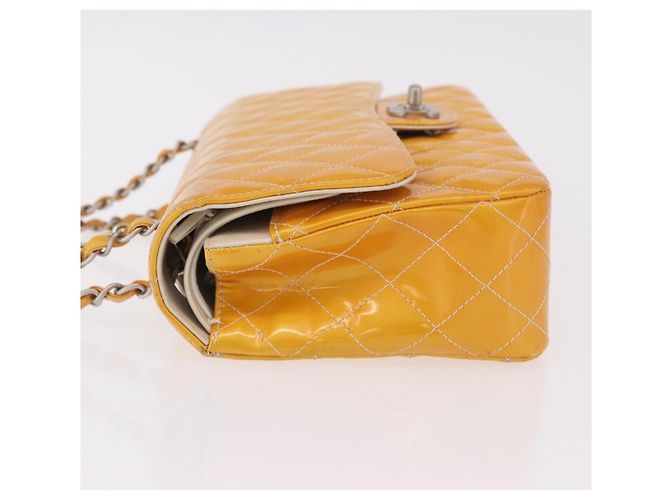 Chanel Timeless - Classic Double Flap Quilted Patent Small Giallo - vista 4