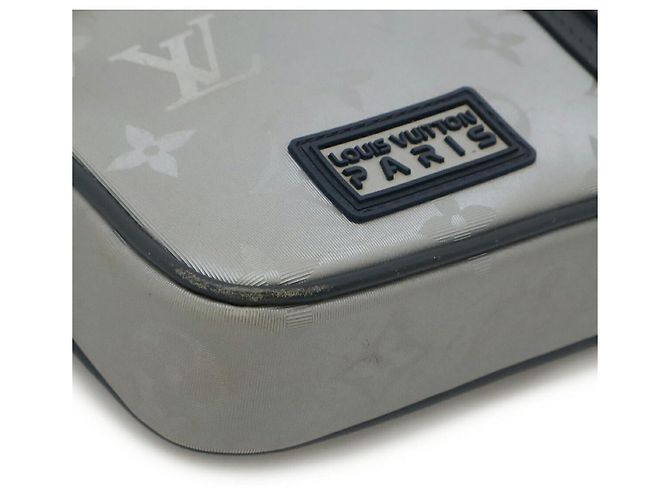 Clutch Louis Vuitton Monogram Satellite Alpha Argento Metallico - vista 3