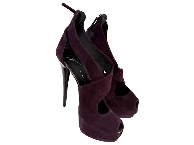 Décolleté con plateau e cinturini incrociati Giuseppe Zanotti in scamosciato bordeaux - vista 5