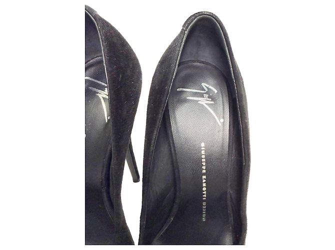 Décolleté con plateau a punta tonda in scamosciato nero Giuseppe Zanotti - vista 6