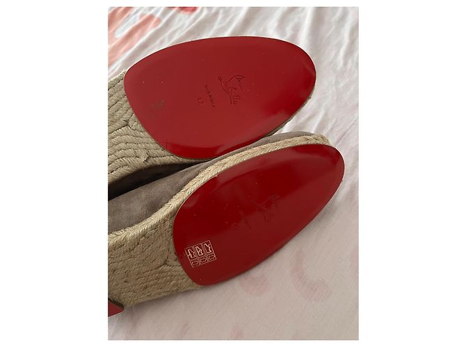 Christian Louboutin Botines Planos de Ante Beige - vista 3