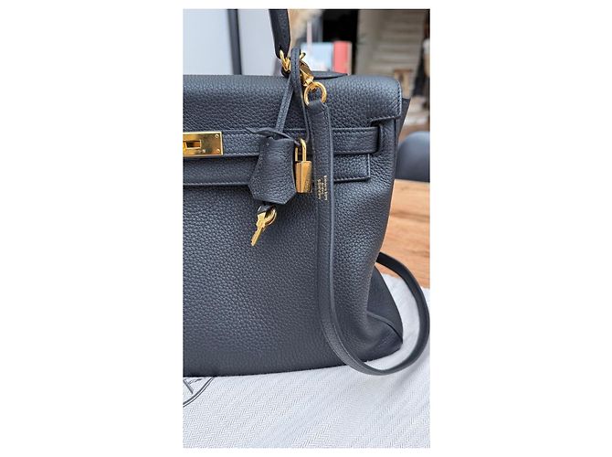 Hermès Kelly 35 in pelle Togo nera Nero - vista 2