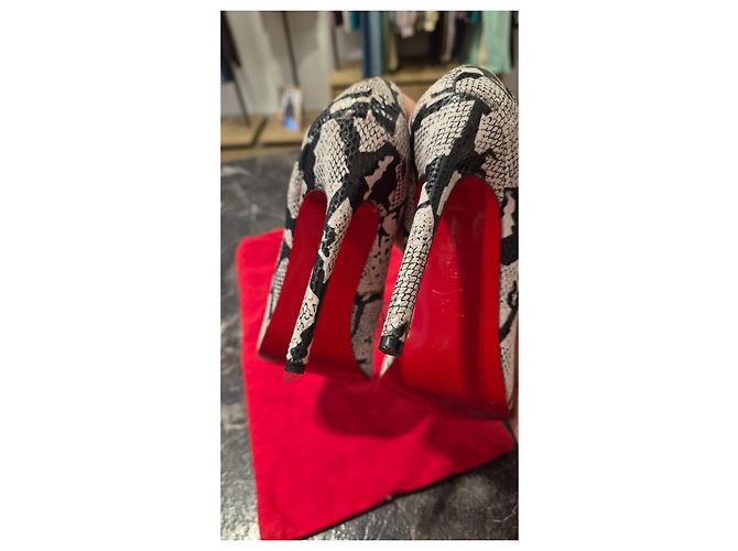Christian Louboutin So Kate 120 Pumps aus Pythonprint-Leder Schwarz Weiß Python drucken - Ansicht 9