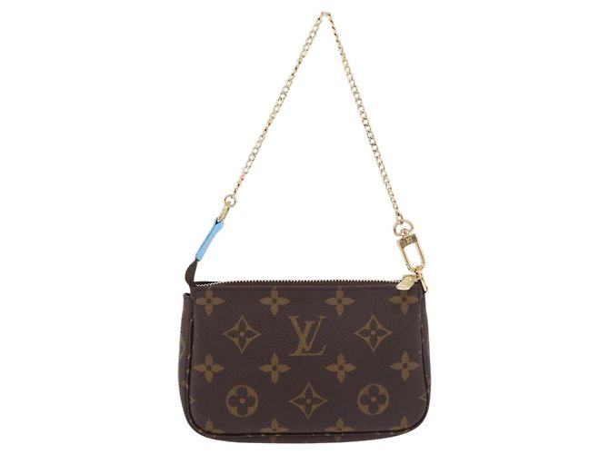LOUIS VUITTON Vivienne Mini Pochette Accessoires Pochette M81637 LV Auth 189294SM Monogramma - vista 2