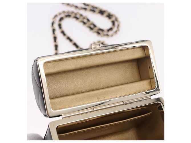 CHANEL Matelasse Chain Shoulder Bag Lamb Skin Black Gold CC Auth 187480SAM Nero D'oro - vista 19