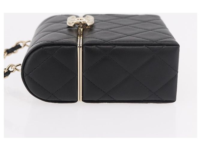 CHANEL Matelasse Chain Shoulder Bag Lamb Skin Black Gold CC Auth 187480SAM Nero D'oro - vista 4