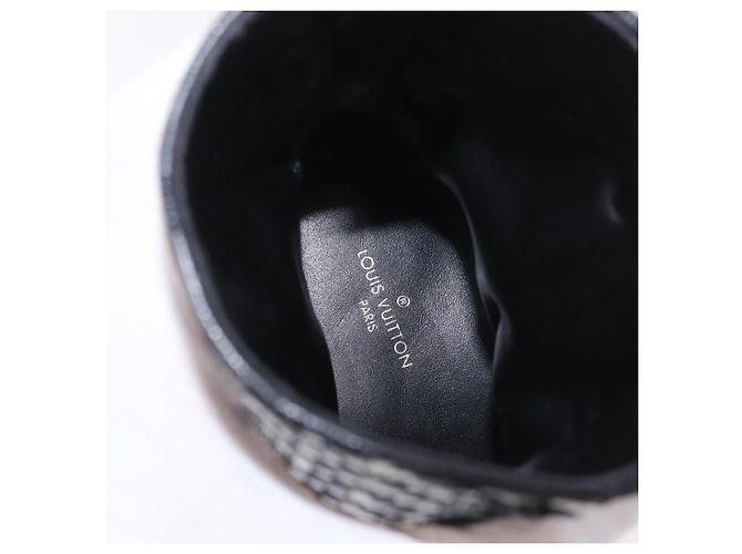 Stivaletti Baroque Line in pelle nera LOUIS VUITTON LV Auth 187687M Nero - vista 37