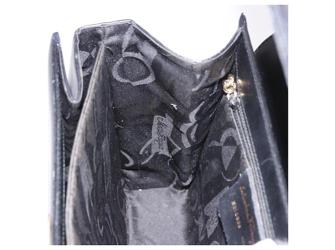 Borsa Salvatore Ferragamo Gancini in pelle nera e oro Auth 188245 Nero D'oro - vista 21