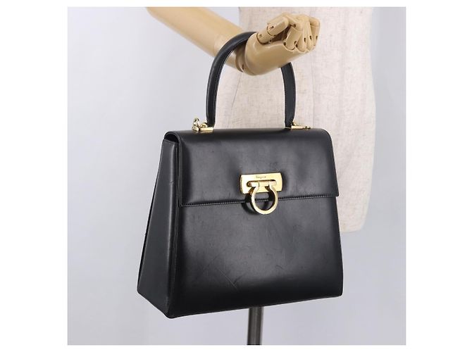Borsa Salvatore Ferragamo Gancini in pelle nera e oro Auth 188245 Nero D'oro - vista 27