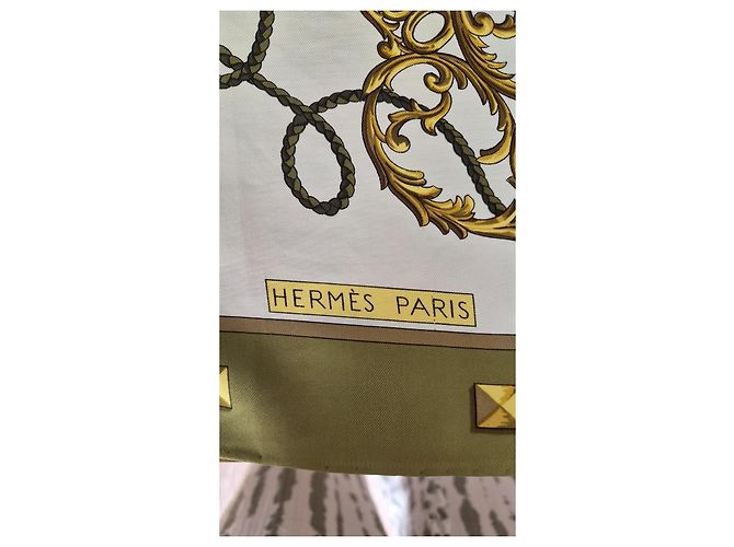 Hermès Pañuelo de seda "Les Clés" Castaño Blanco Dorado Verde - vista 3