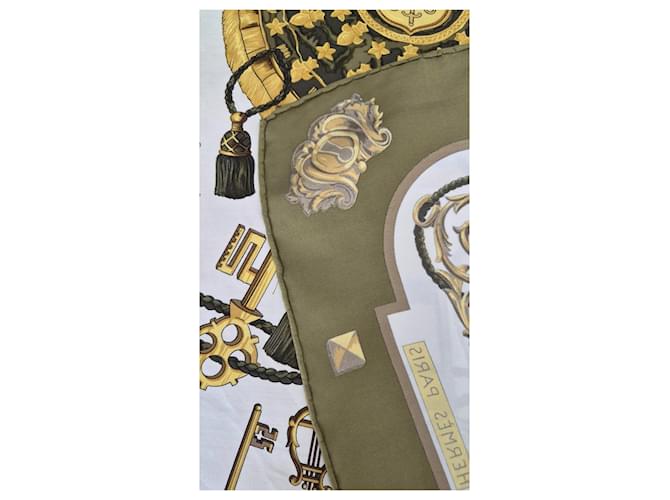 Hermès Pañuelo de seda "Les Clés" Castaño Blanco Dorado Verde - vista 6