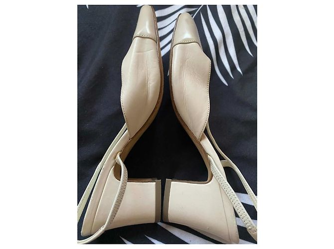 Décolleté Chanel in pelle beige - vista 4