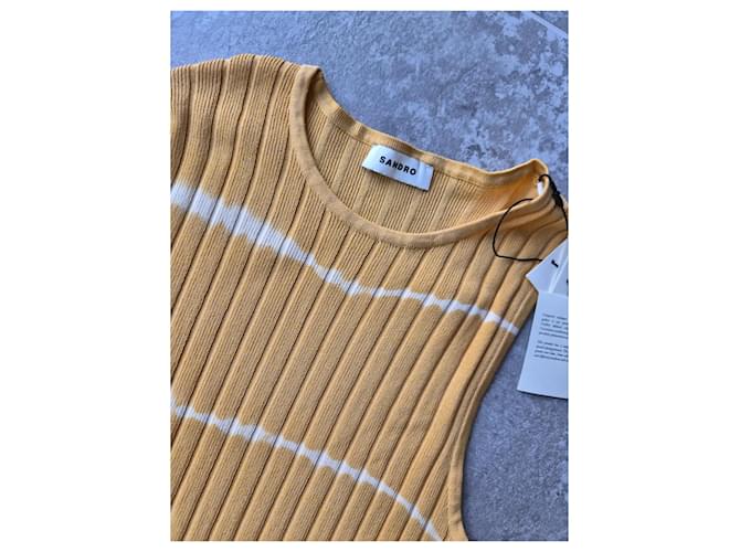 Sandro gelber Rippstrick-Pullover mit weißen Streifen - Ansicht 2
