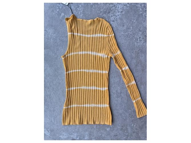 Sandro gelber Rippstrick-Pullover mit weißen Streifen - Ansicht 5