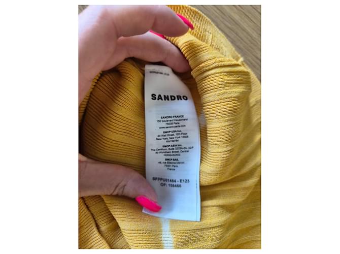 Sandro gelber Rippstrick-Pullover mit weißen Streifen - Ansicht 6