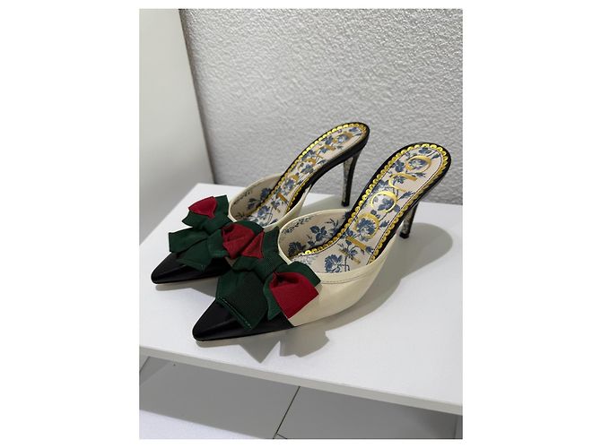 Gucci Mules Décolleté con Fiocco Nero e Crema Bianco Rosso Verde - vista 2