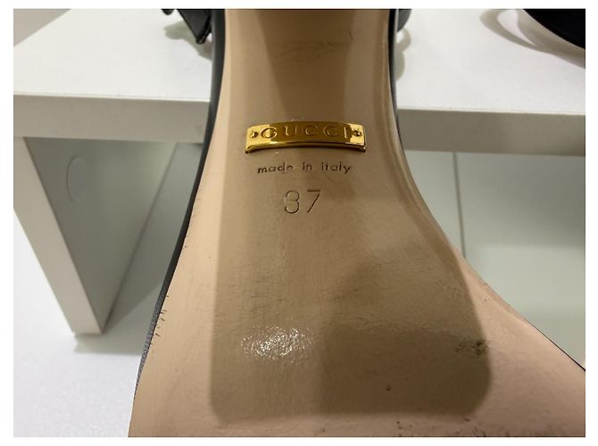 Sandali Gucci con tacco a blocco e applicazione rosa Nero Rosso - vista 11