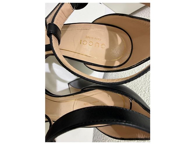 Sandali Gucci con tacco a blocco e applicazione rosa Nero Rosso - vista 4