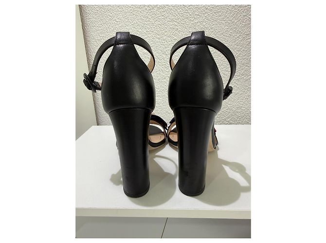 Sandali Gucci con tacco a blocco e applicazione rosa Nero Rosso - vista 8