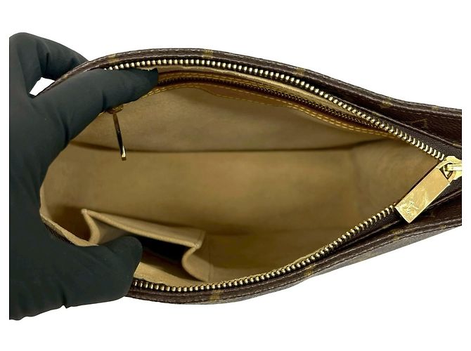 Borsa a Spalla e Tote Louis Vuitton Looping MM Monogram Marrone - vista 9